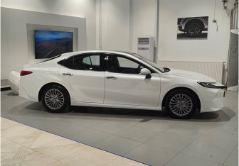 Новый Toyota Camry Sedan 2025 (8 фото)