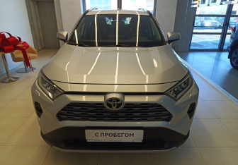 Подержанный автомобиль Toyota RAV4 2019 года (2 фото)