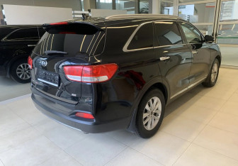 Подержанный автомобиль Kia Sorento 2017 года (5 фото)