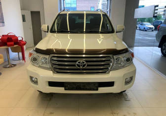 Подержанный автомобиль Toyota Land Cruiser Suv 2014 года (2 фото)