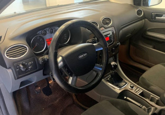 Подержанный автомобиль Ford Focus Hatchback 2008 года (14 фото)