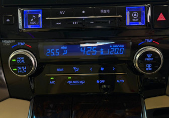 Подержанный автомобиль Toyota Alphard 2018 года (14 фото)