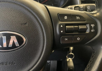 Подержанный автомобиль Kia Sorento 2017 года (12 фото)