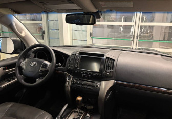 Подержанный автомобиль Toyota Land Cruiser Suv 2007 года (18 фото)