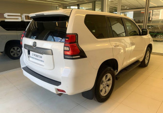 Подержанный автомобиль Toyota Land Cruiser Prado 2018 года (4 фото)