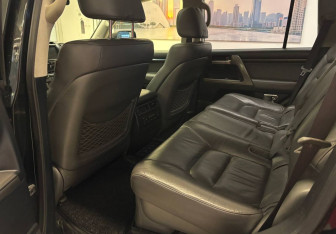 Подержанный автомобиль Toyota Land Cruiser Suv 2007 года (10 фото)