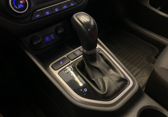 Подержанный автомобиль Hyundai Creta 2017 года (19 фото)