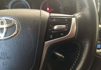Подержанный автомобиль Toyota Land Cruiser Suv 2015 года (19 фото)