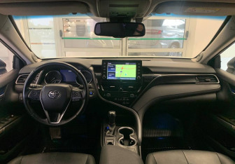 Подержанный автомобиль Toyota Camry Sedan 2022 года (12 фото)