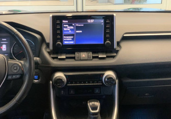 Подержанный автомобиль Toyota RAV4 2019 года (12 фото)