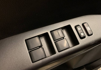 Подержанный автомобиль Toyota RAV4 2018 года (15 фото)