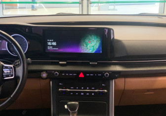Подержанный автомобиль Kia Carnival 2021 года (12 фото)