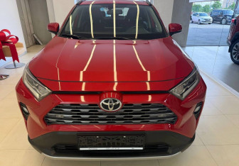 Подержанный автомобиль Toyota RAV4 2021 года (2 фото)