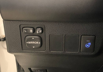 Подержанный автомобиль Toyota RAV4 2017 года (17 фото)