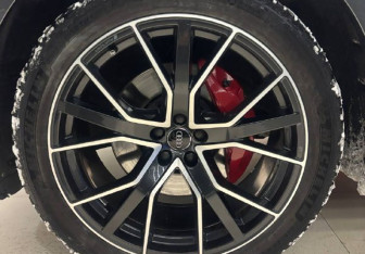 Подержанный автомобиль Audi Q8 2019 года (16 фото)