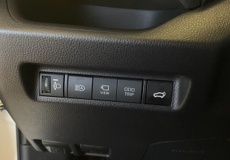 Подержанный автомобиль Toyota RAV4 2023 года (17 фото)