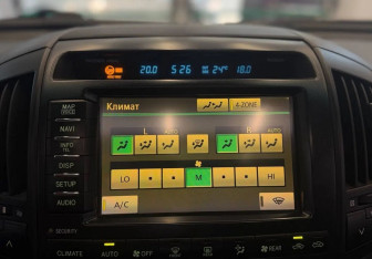 Подержанный автомобиль Toyota Land Cruiser Suv 2011 года (15 фото)