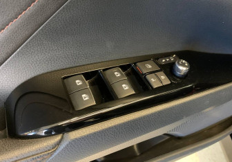Подержанный автомобиль Toyota Camry Sedan 2021 года (16 фото)