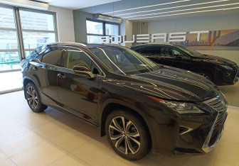 Подержанный автомобиль Lexus RX 2019 года (3 фото)