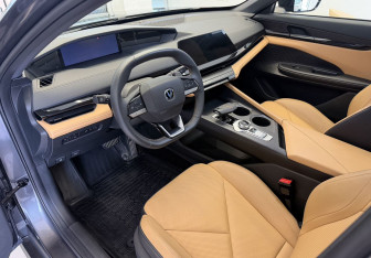Подержанный автомобиль Changan UNI-V 2023 года (12 фото)