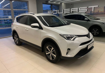 Подержанный автомобиль Toyota RAV4 2017 года (3 фото)