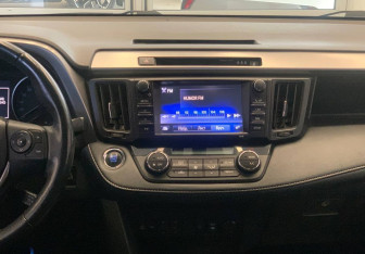 Подержанный автомобиль Toyota RAV4 2019 года (12 фото)