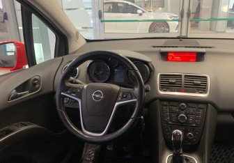 Подержанный автомобиль Opel Meriva 2011 года (7 фото)