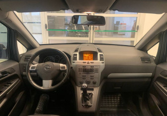 Подержанный автомобиль Opel Zafira Compactvan 2012 года (12 фото)