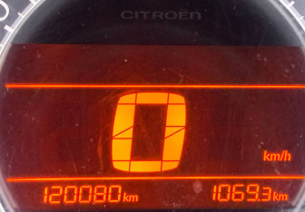 Подержанный автомобиль Citroen C4 Hatchback 2012 года (11 фото)