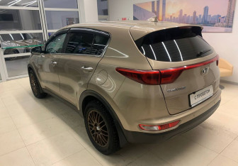 Подержанный автомобиль Kia Sportage 2017 года (6 фото)