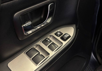 Подержанный автомобиль Mitsubishi Pajero 2007 года (19 фото)