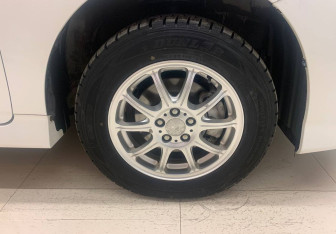 Подержанный автомобиль Toyota Wish Minivan 2015 года (16 фото)