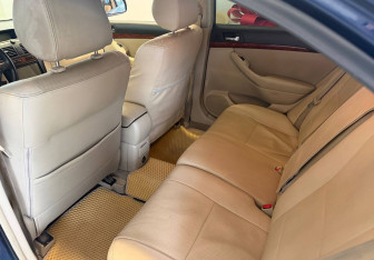 Подержанный автомобиль Toyota Avensis Liftback 2003 года (8 фото)