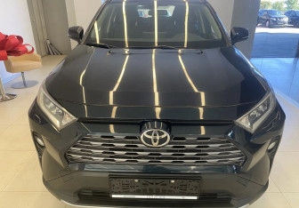 Подержанный автомобиль Toyota RAV4 2020 года (2 фото)