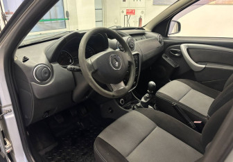 Подержанный автомобиль Renault Duster 2012 года (14 фото)