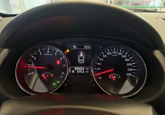 Подержанный автомобиль Nissan Qashqai 2011 года (10 фото)