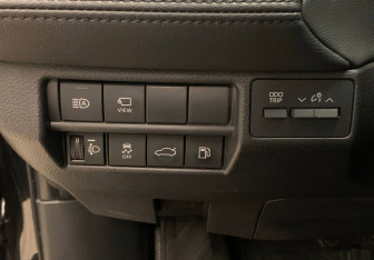 Подержанный автомобиль Toyota Avalon 2022 года (24 фото)