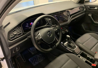 Подержанный автомобиль Volkswagen T-Roc 2020 года (14 фото)
