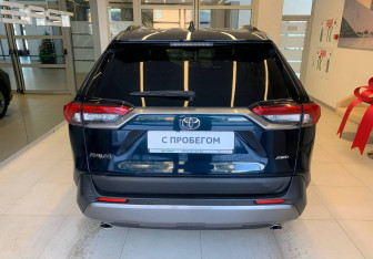 Подержанный автомобиль Toyota RAV4 2019 года (5 фото)