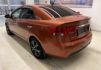 Подержанный автомобиль Kia Cerato Sedan 2011 года (6 фото)