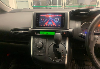 Подержанный автомобиль Toyota Wish Minivan 2015 года (13 фото)