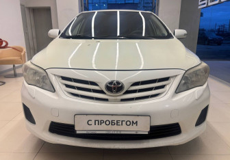 Подержанный автомобиль Toyota Corolla Sedan 2010 года (2 фото)