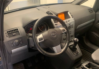 Подержанный автомобиль Opel Zafira Compactvan 2012 года (13 фото)