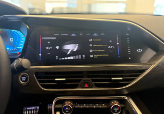 Подержанный автомобиль Geely Tugella 2022 года (12 фото)