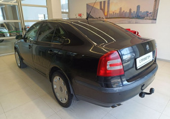 Подержанный автомобиль Skoda Octavia Liftback 2006 года (6 фото)