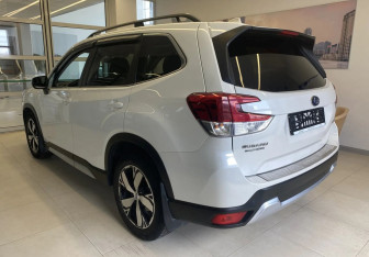 Подержанный автомобиль Subaru Forester Suv 2018 года (6 фото)