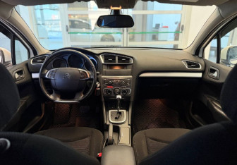 Подержанный автомобиль Citroen C4 Sedan 2014 года (12 фото)