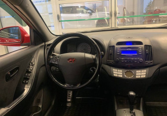 Подержанный автомобиль Hyundai Elantra Sedan 2007 года (9 фото)