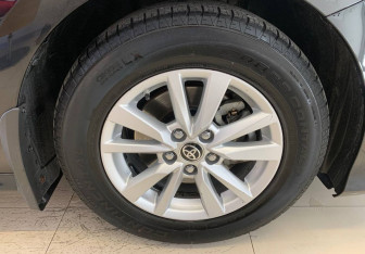 Подержанный автомобиль Toyota Camry Sedan 2021 года (15 фото)
