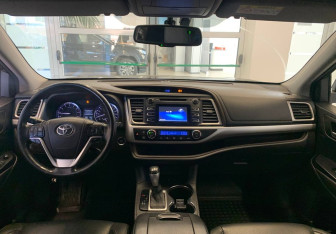 Подержанный автомобиль Toyota Highlander 2014 года (11 фото)